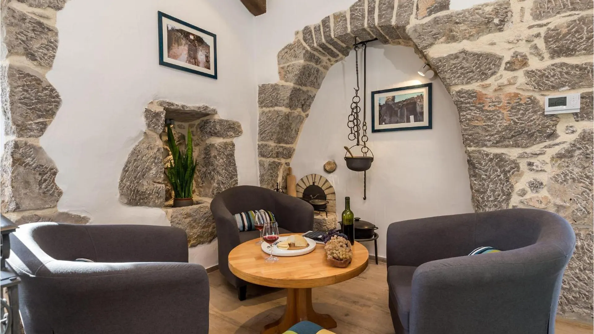 Awesome Home In Kornic With Kitchen كرواتيا