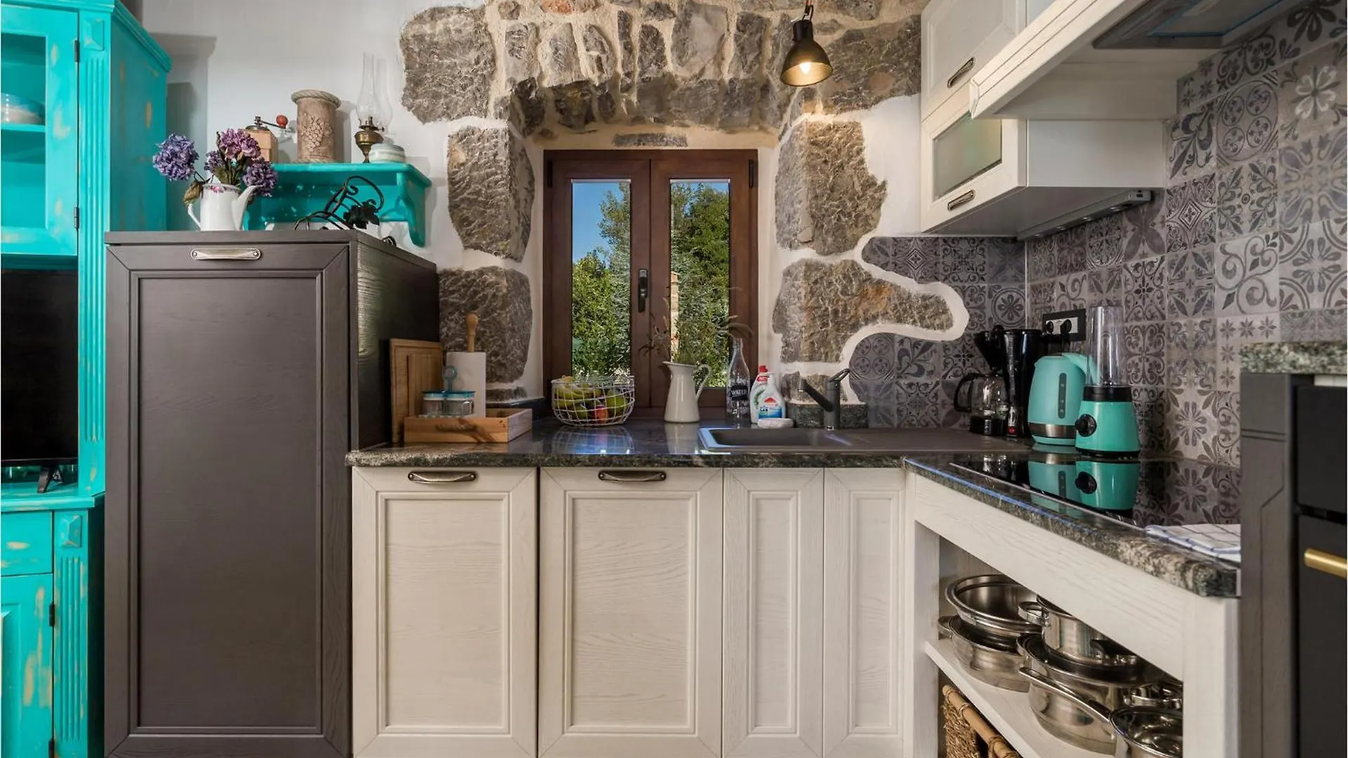 Awesome Home In Kornic With Kitchen بيت للعطل